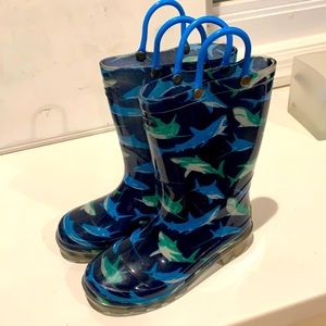 Boys lighted rain boot size 11 in great condition!